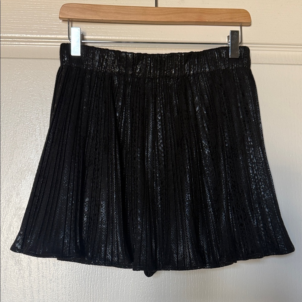 Versona Black Pleated Skort